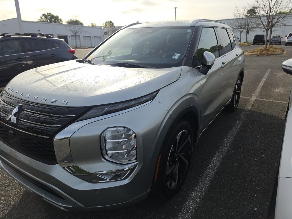 Used 2022 Mitsubishi Outlander SEL image 1