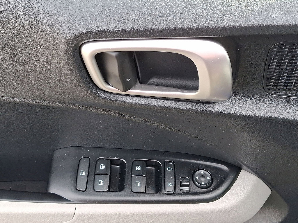 Certified 2024 Hyundai Venue SEL image 10