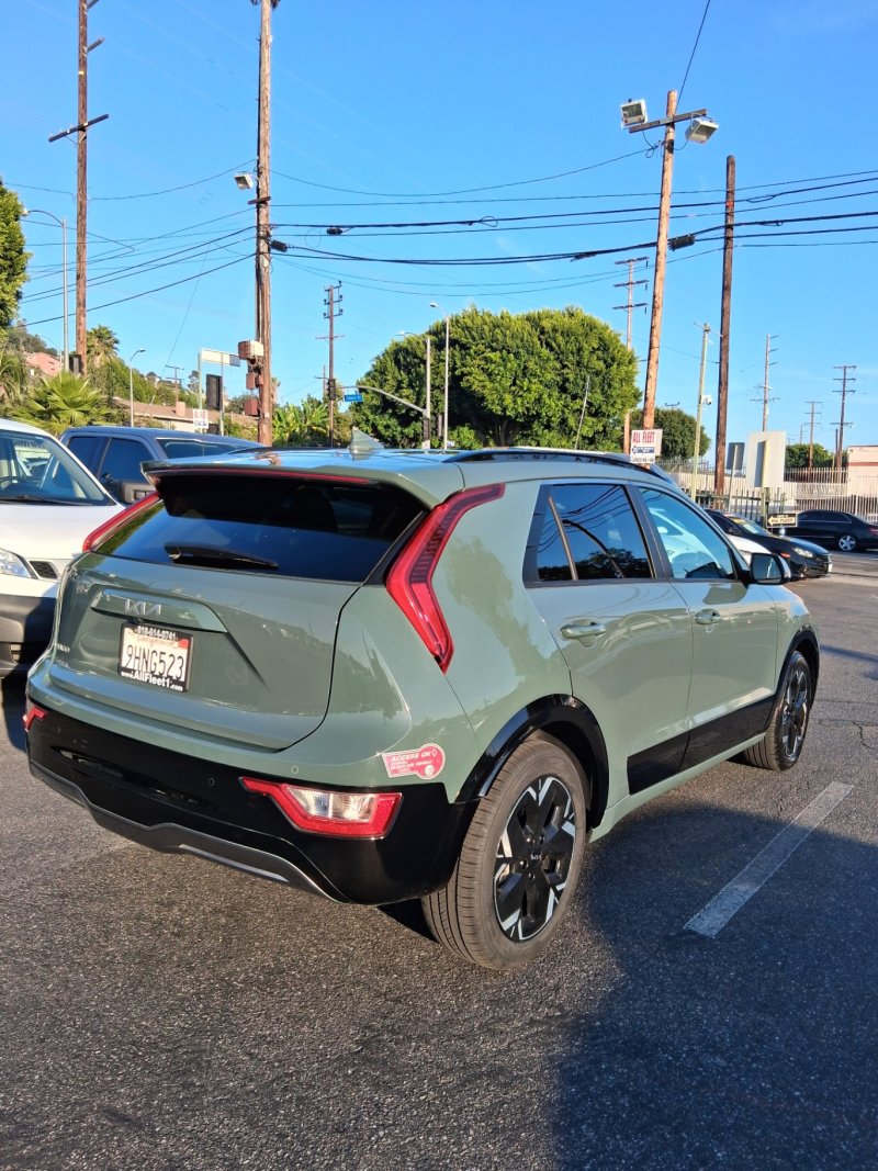 Used 2023 Kia Niro Wind w/ Wind Preserve Package FWD image 6