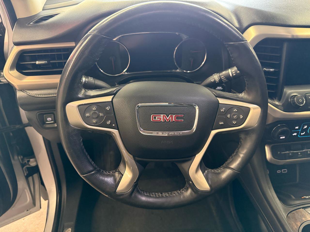 Used 2020 GMC Acadia Denali image 14