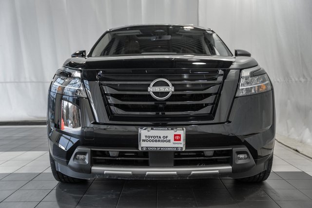 Used 2024 Nissan Pathfinder Platinum w/ Black Appearance Package image 2