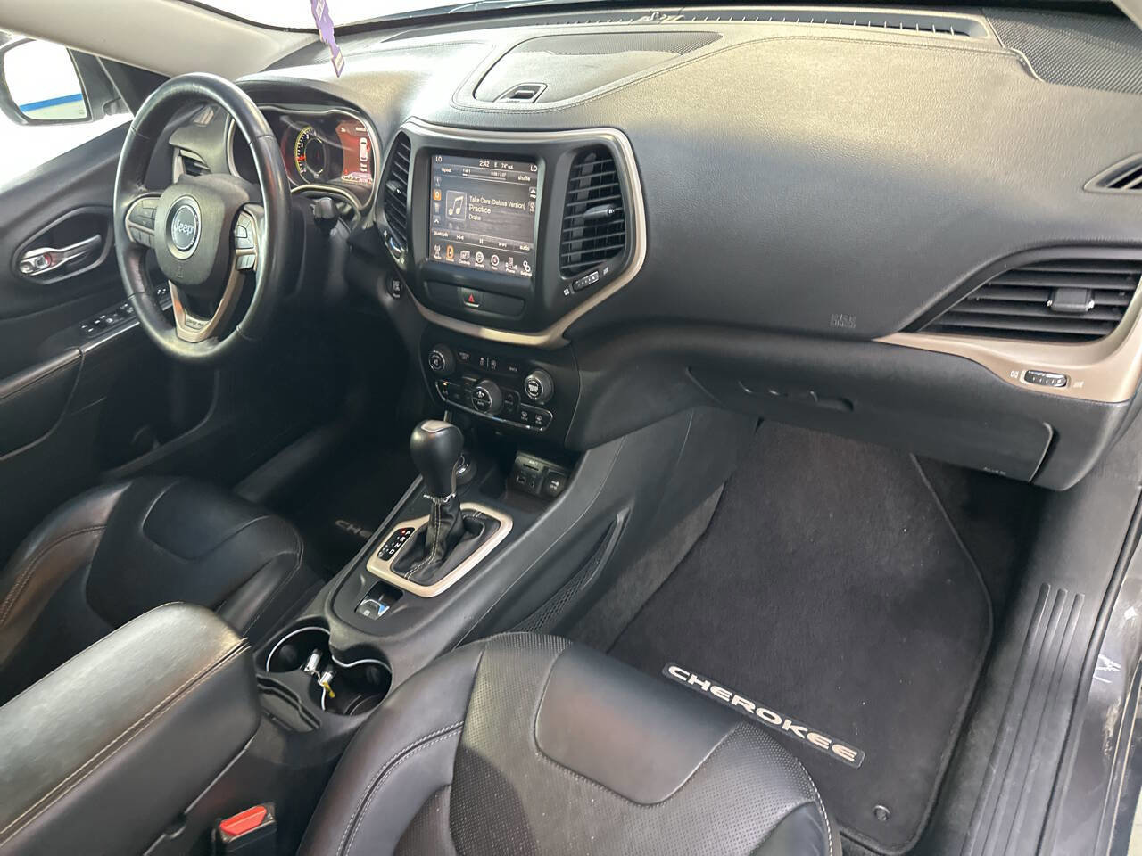 Used 2015 Jeep Cherokee Limited w/ Luxury Group image 23