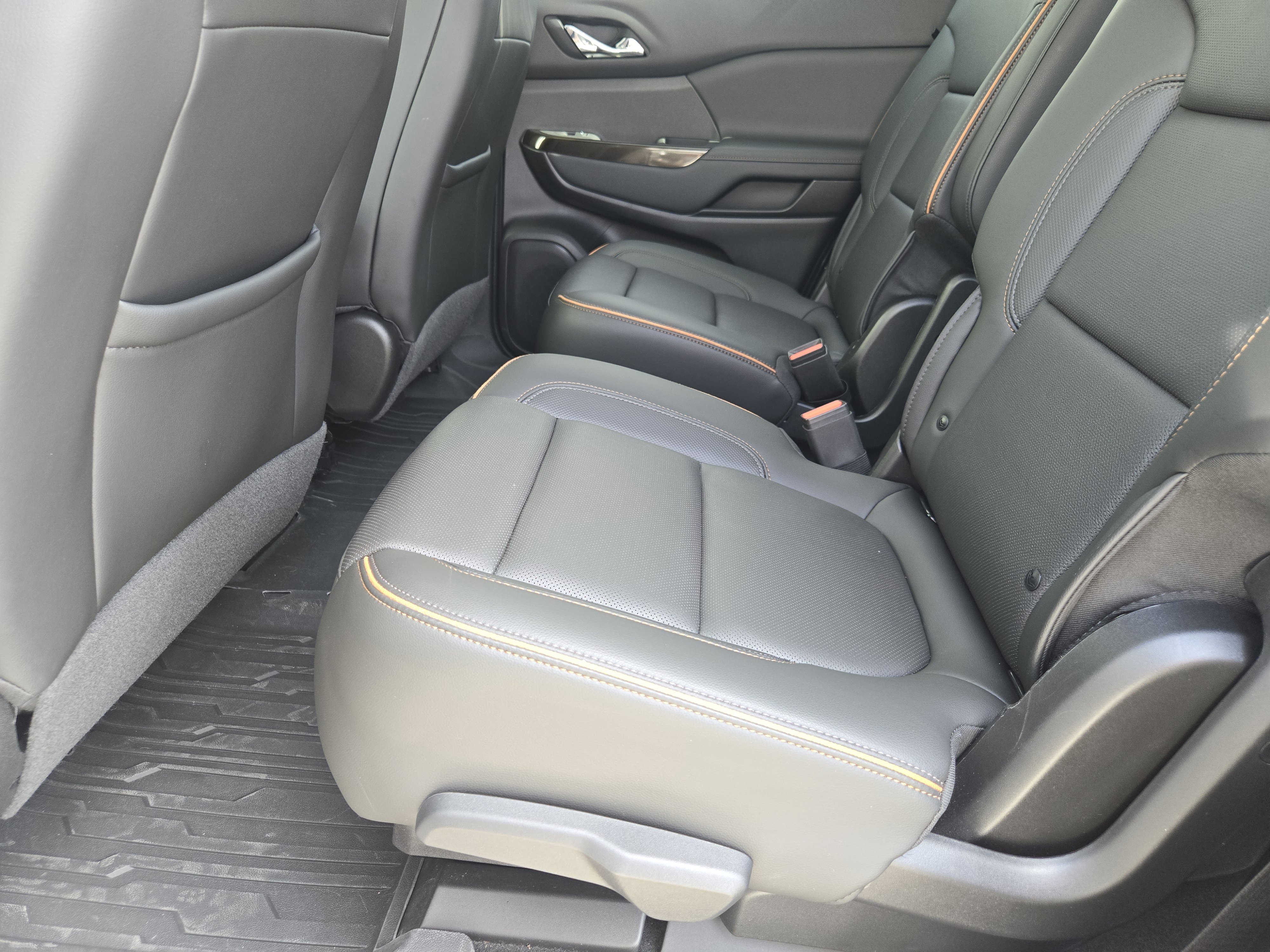 Used 2023 GMC Acadia AT4 w/ Preferred Package image 32