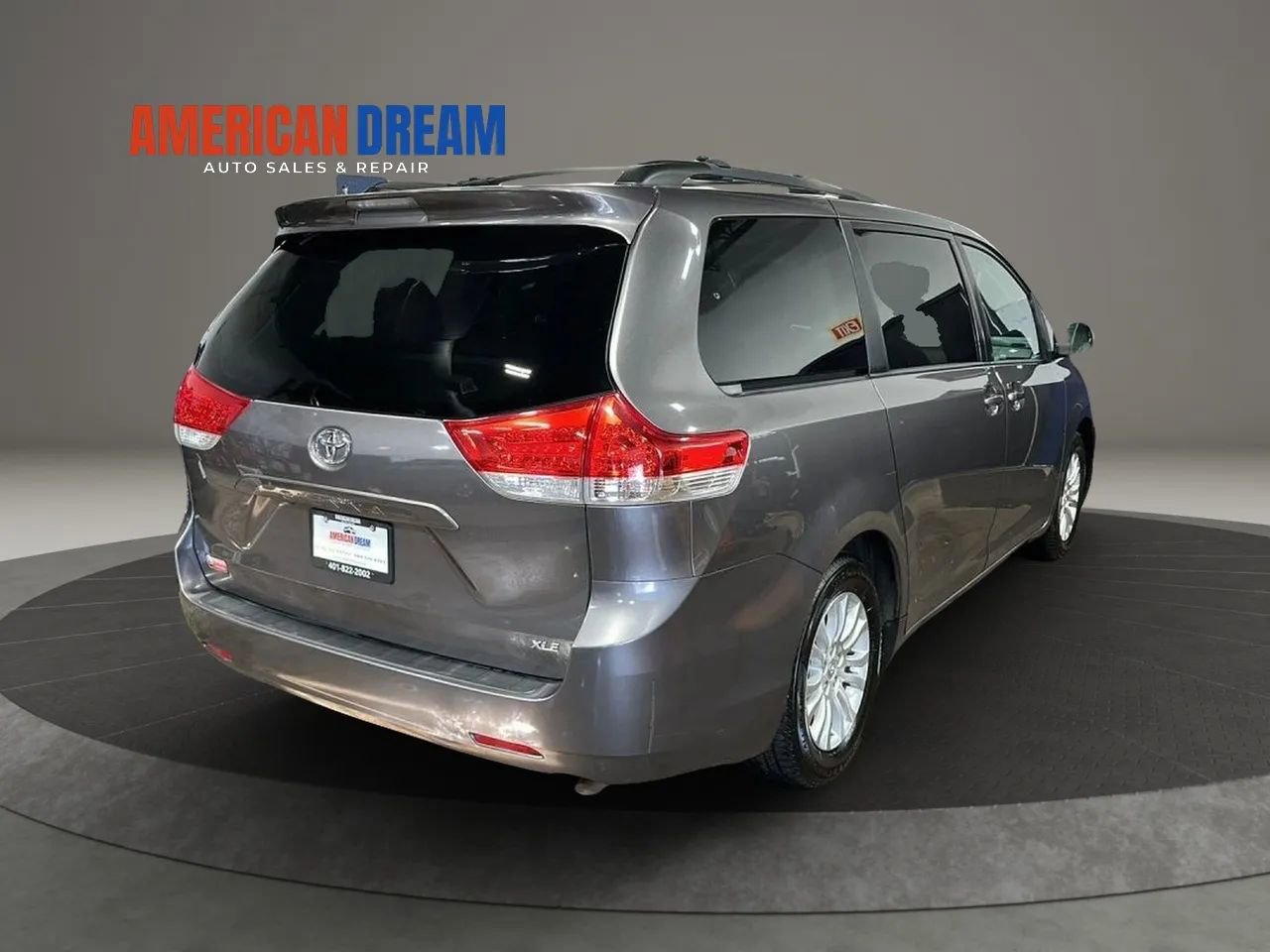 Used 2014 Toyota Sienna XLE FWD image 5