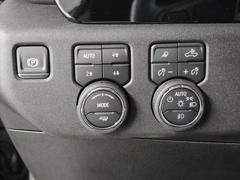 Used 2025 Chevrolet Silverado 3500 LTZ w/ LTZ Convenience Package AWD/4WD image 39