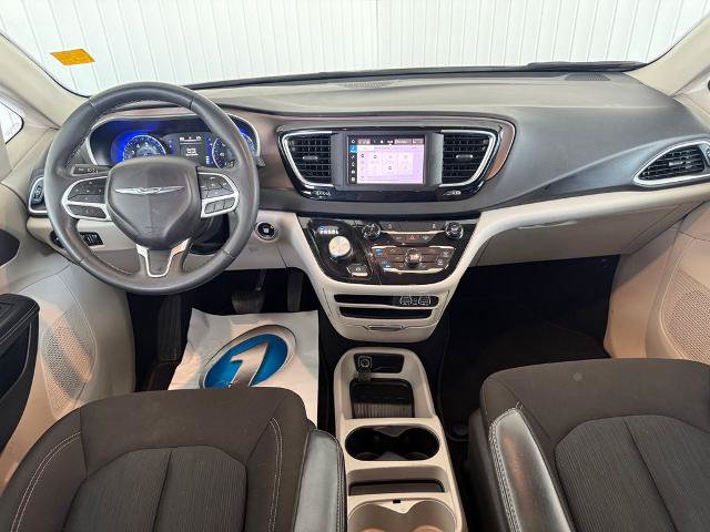 Used 2023 Chrysler Voyager LX FWD image 3