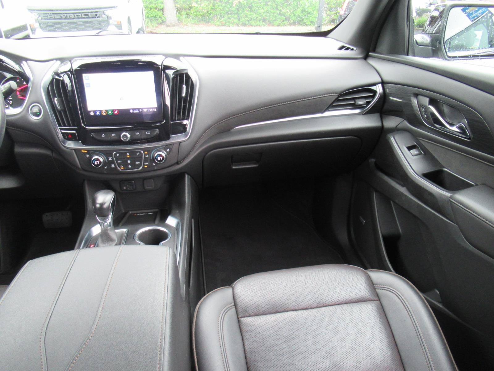 Used 2022 Chevrolet Traverse High Country FWD image 15
