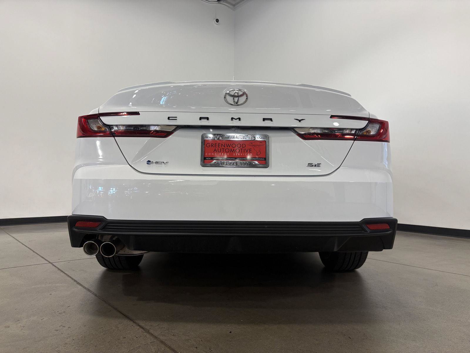 Used 2025 Toyota Camry SE FWD image 4