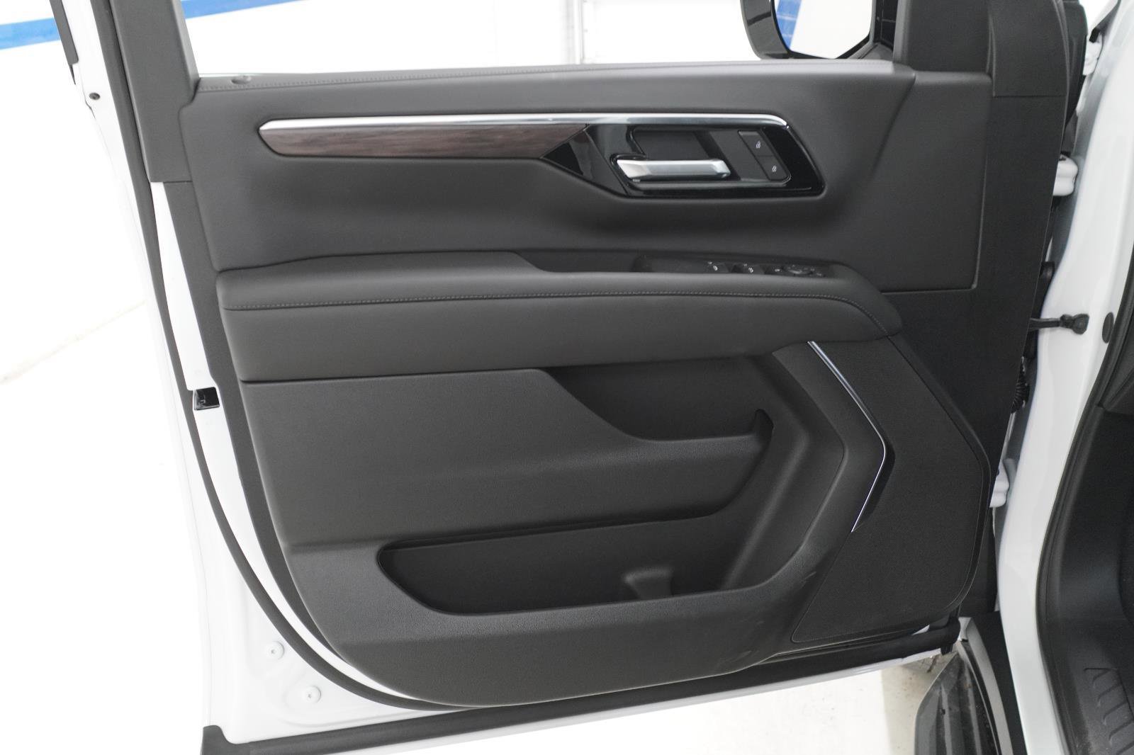 New 2026 Chevrolet Suburban LS w/ LS Custom Edition RWD image 13
