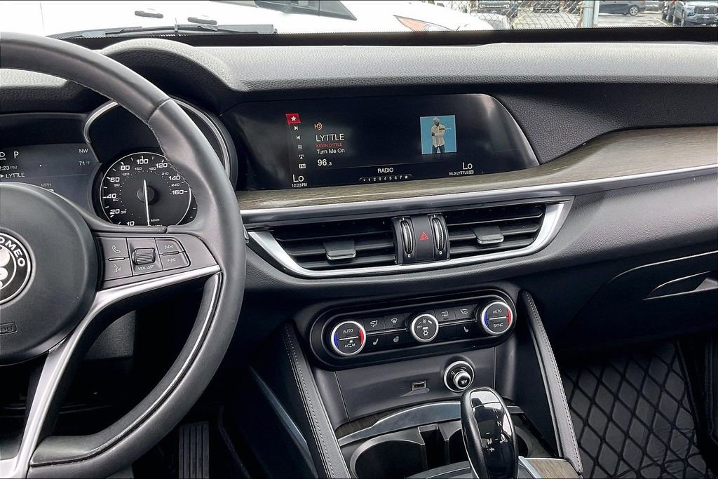 Used 2018 Alfa Romeo Stelvio Ti AWD/4WD image 5