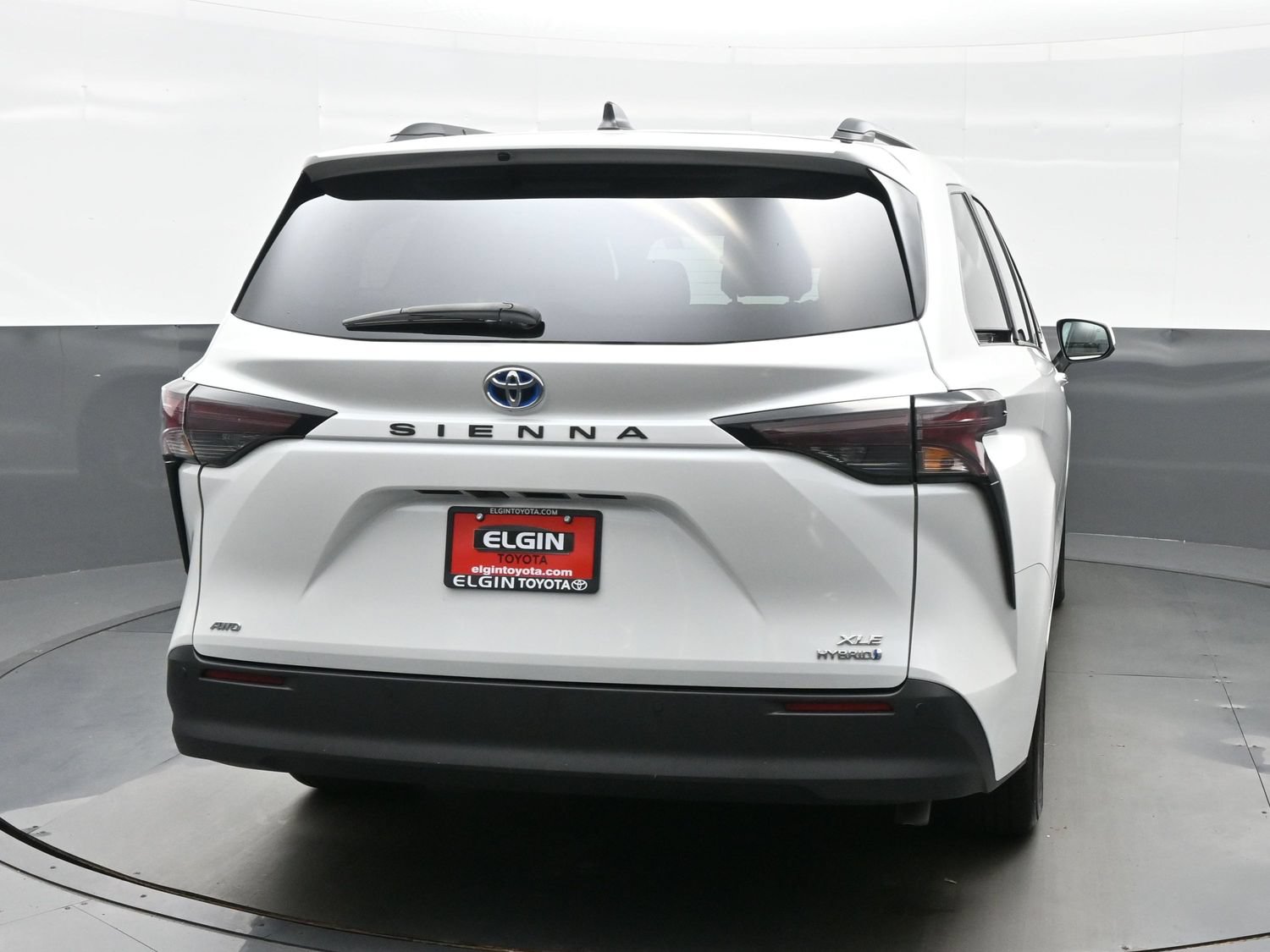 Used 2024 Toyota Sienna XLE AWD/4WD image 5