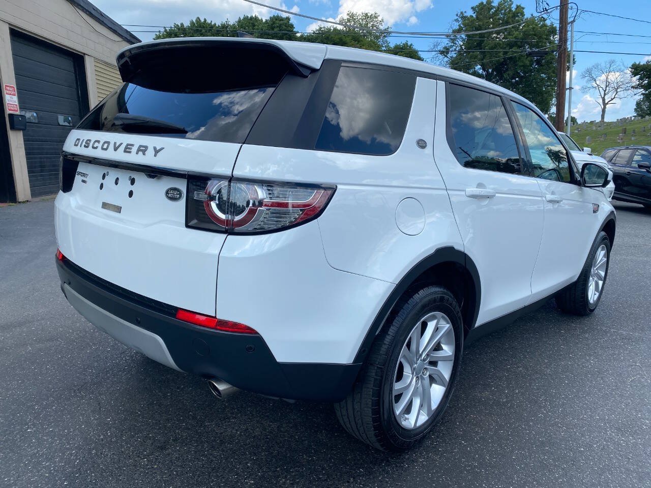 Used 2017 Land Rover Discovery Sport HSE AWD/4WD image 3