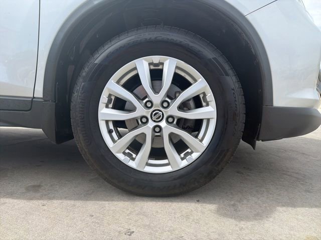 Used 2017 Nissan Rogue SV image 30