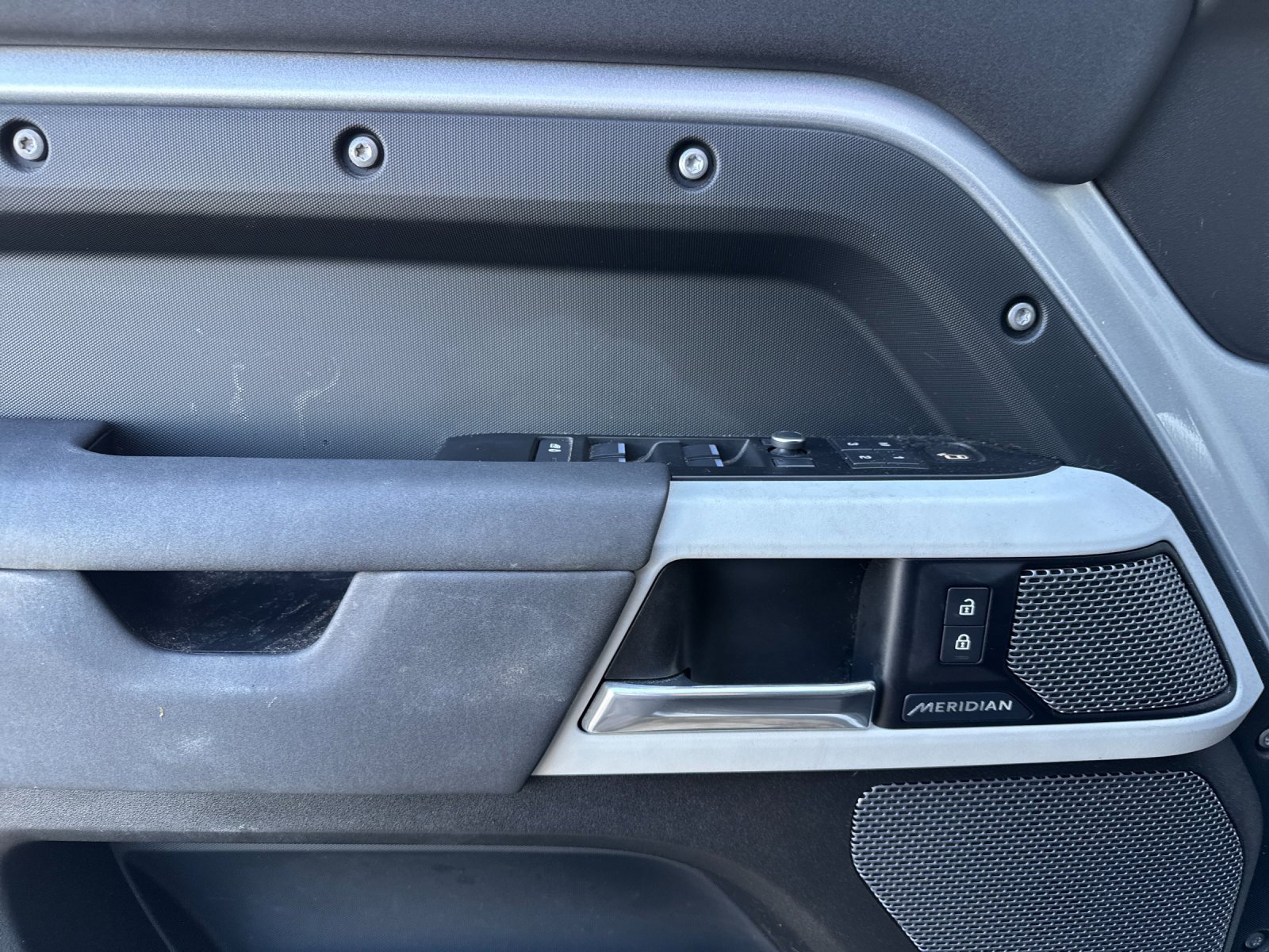 Used 2020 Land Rover Defender 110 First Edition image 10