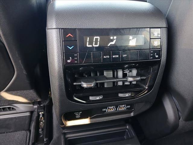 Used 2024 Jeep Grand Cherokee L Limited w/ Black Appearance Package AWD/4WD image 15