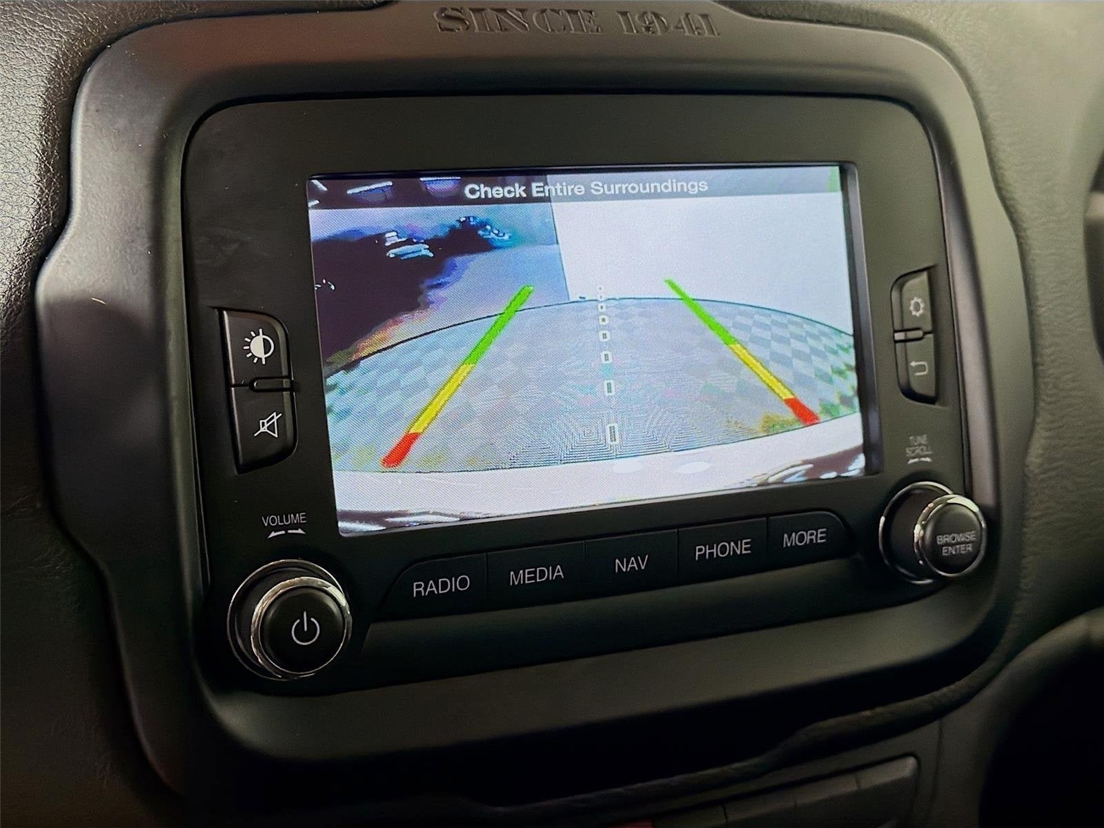 Used 2015 Jeep Renegade Latitude FWD image 16