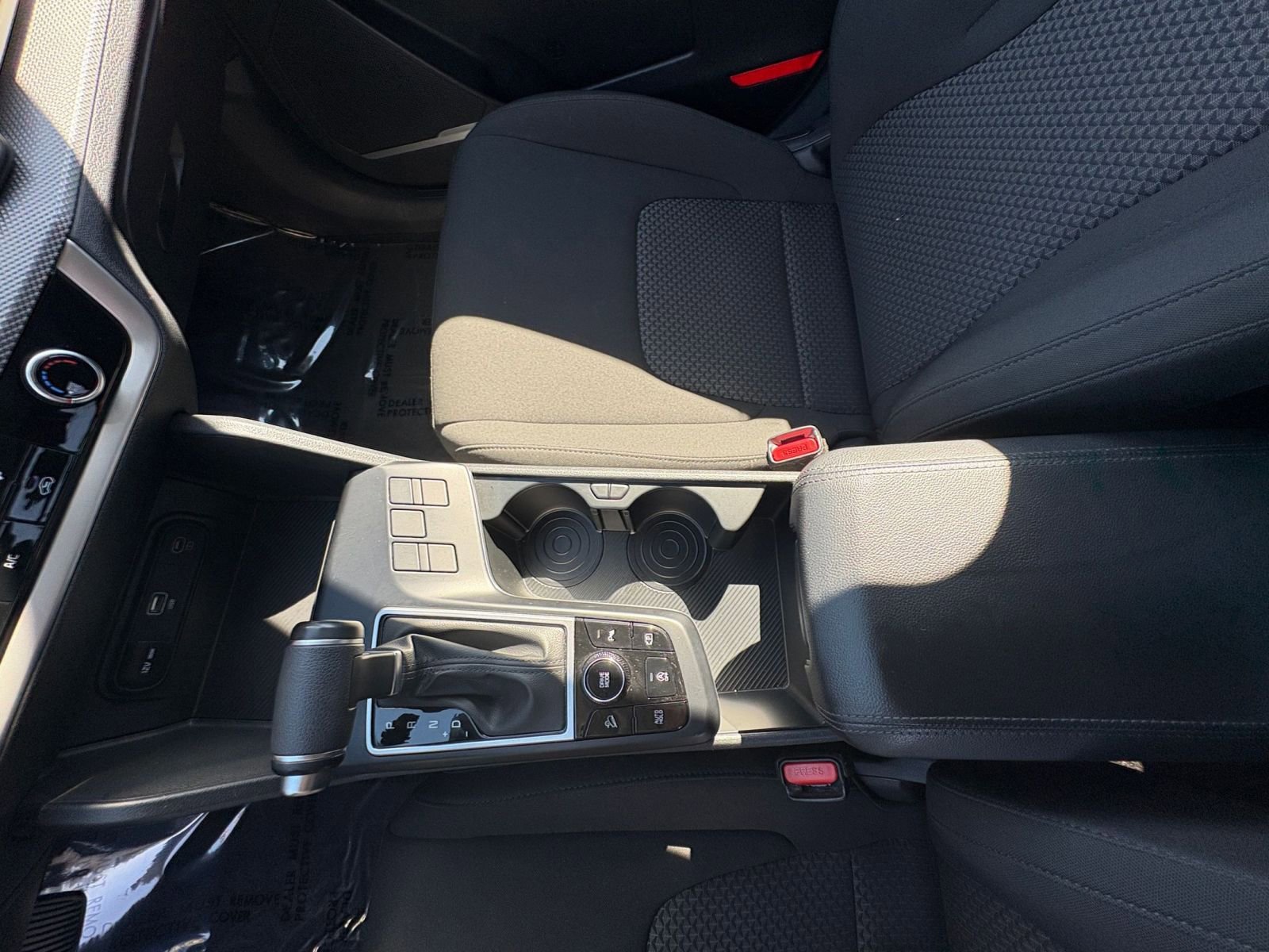 Used 2025 Kia Sportage LX image 40