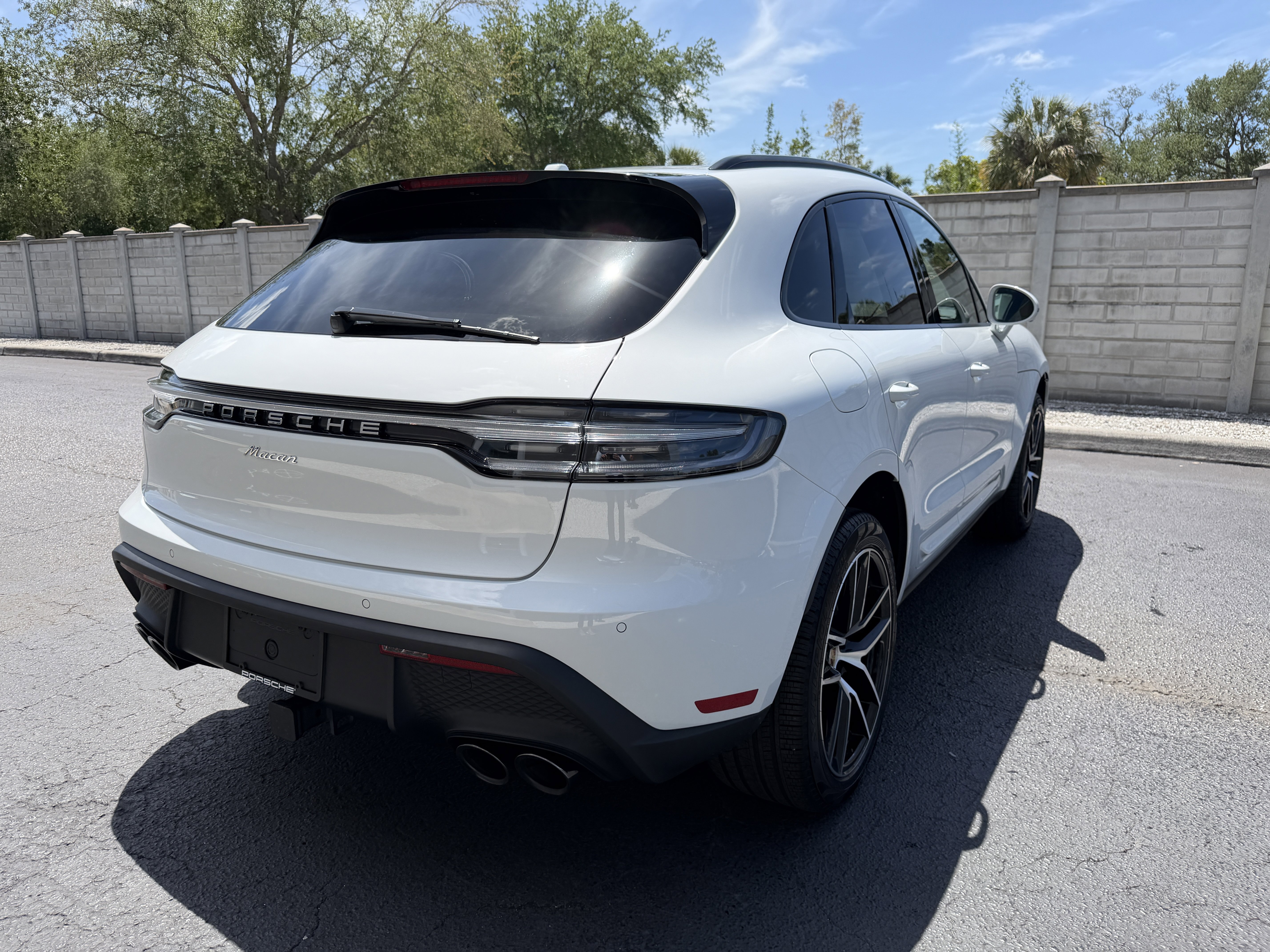 Certified 2025 Porsche Macan image 6