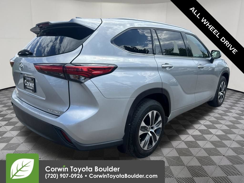 Used 2022 Toyota Highlander XLE AWD/4WD image 8