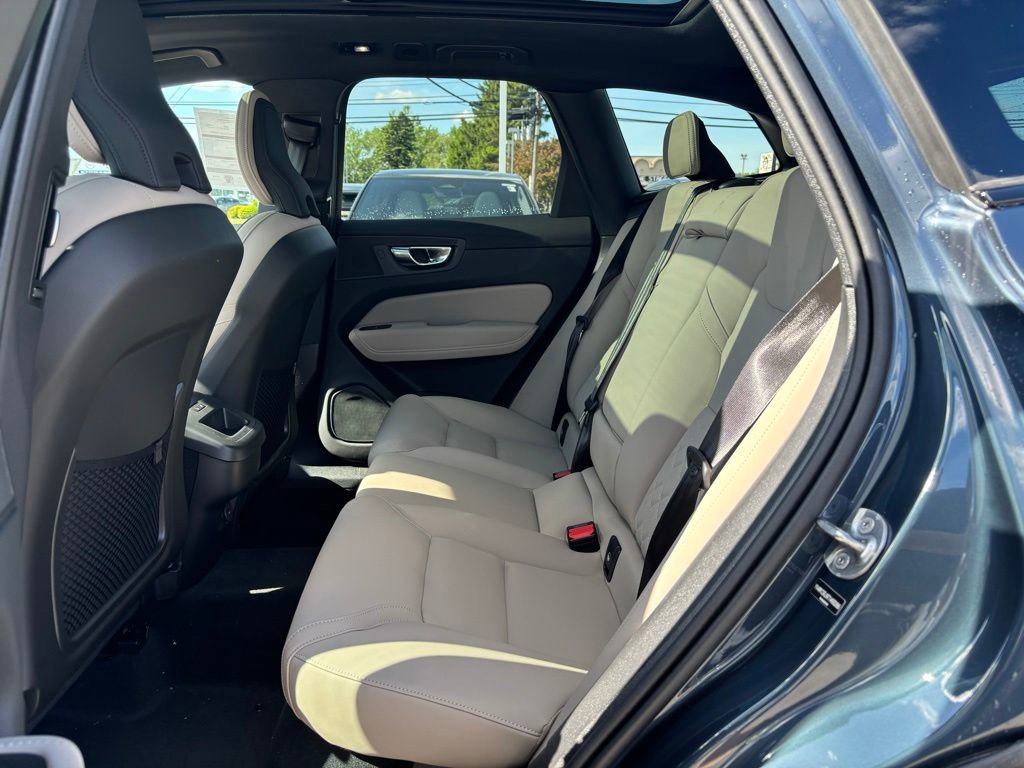 New 2026 Volvo XC60 B5 Core w/ Protection Package Premier AWD/4WD image 16
