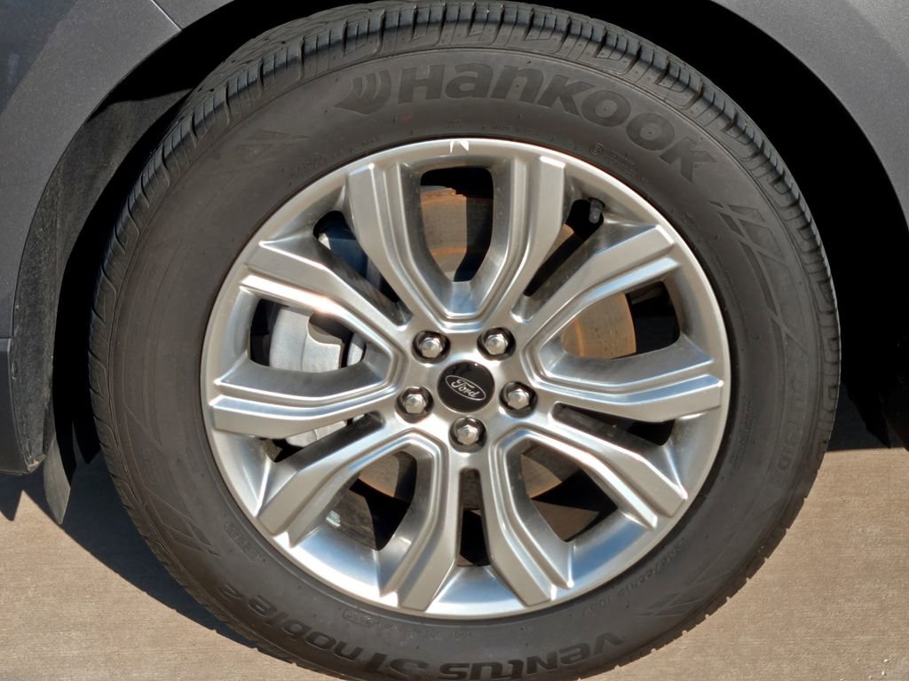 Used 2024 Ford Edge Titanium image 9