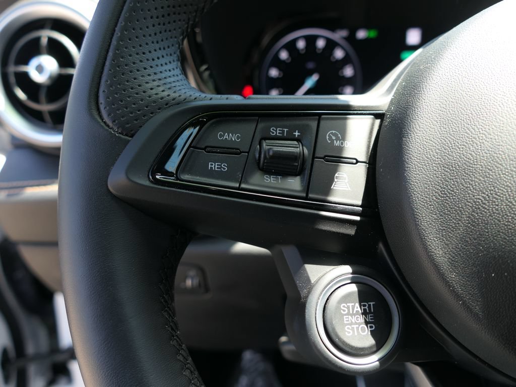Used 2025 Alfa Romeo Tonale AWD/4WD image 12