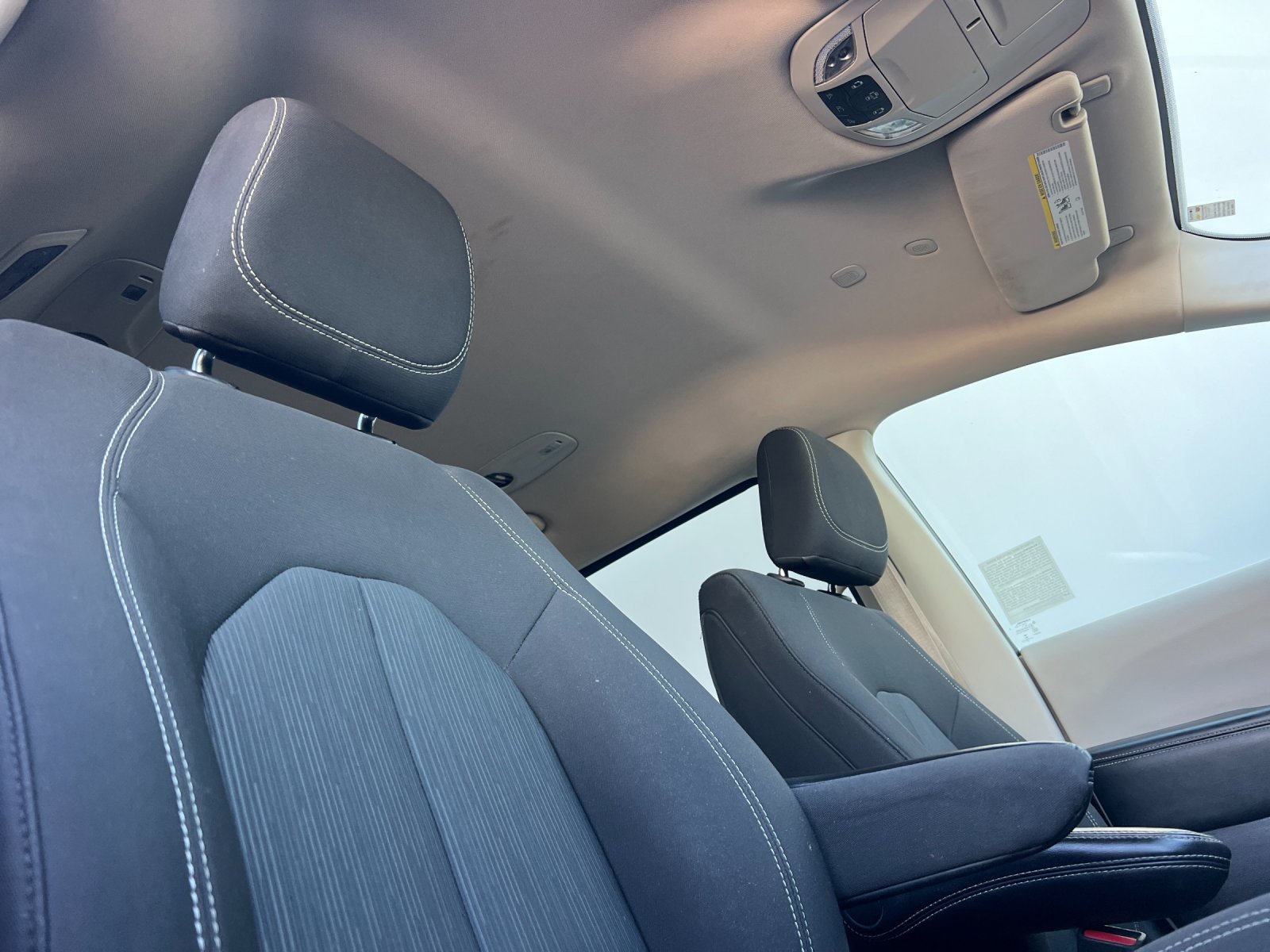Used 2022 Chrysler Voyager LX FWD image 18