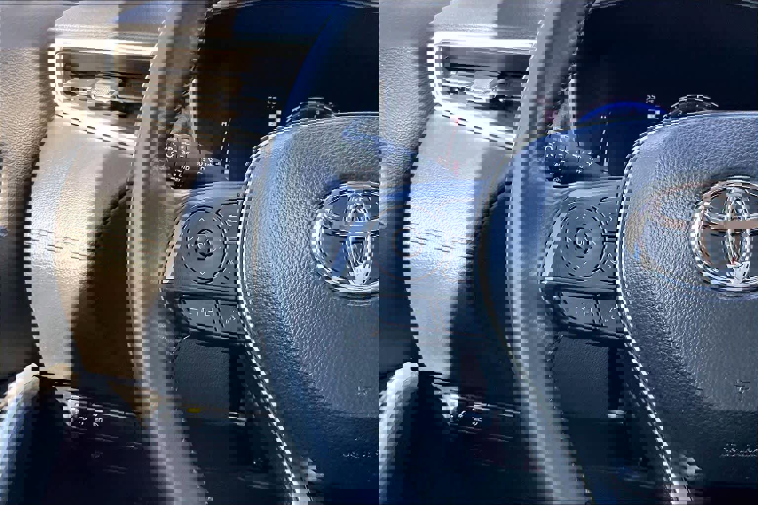 Used 2025 Toyota Corolla Cross XLE w/ Convenience Package image 24