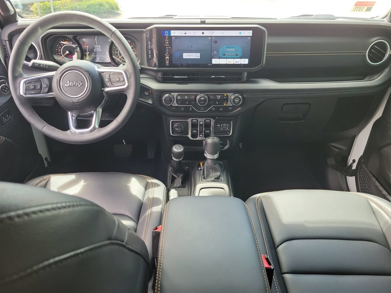 Used 2025 Jeep Wrangler Unlimited Sahara AWD/4WD image 11