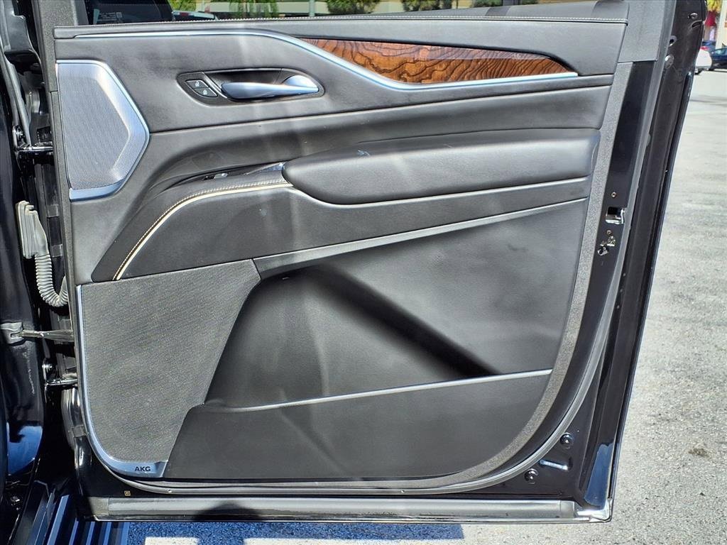 Used 2022 Cadillac Escalade ESV Sport Platinum image 16