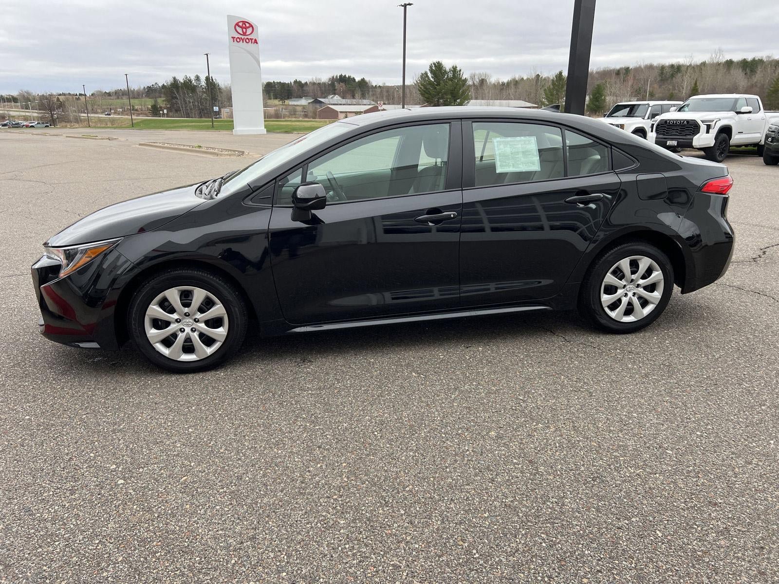 Used 2026 Toyota Corolla LE FWD image 3