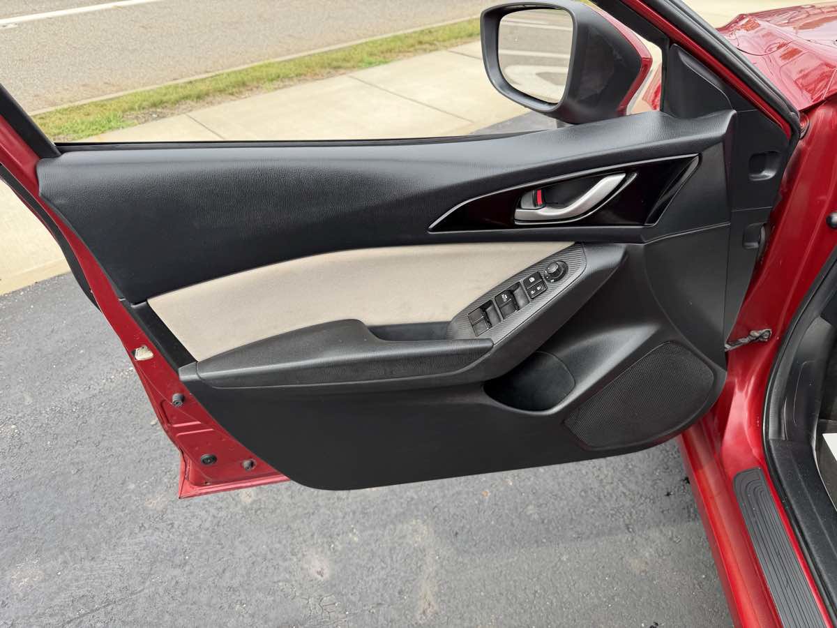 Used 2015 MAZDA MAZDA3 i Touring FWD image 11