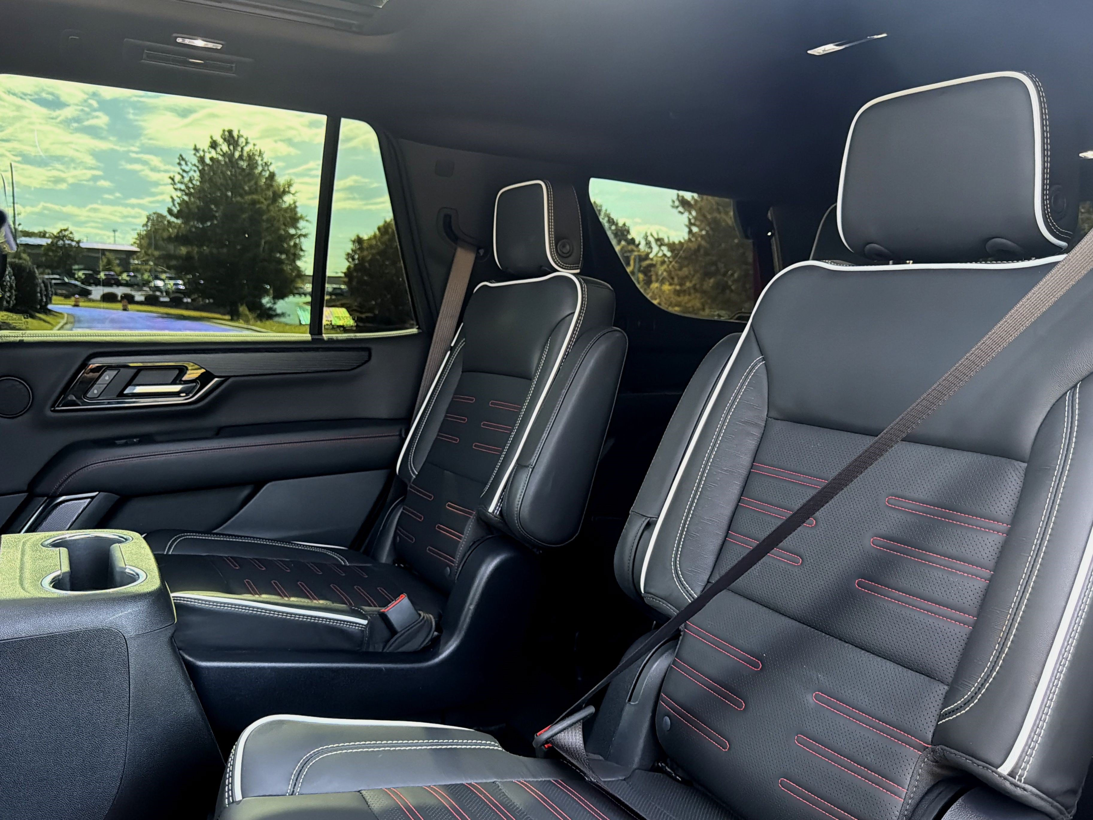 Used 2025 GMC Yukon AT4 Ultimate AWD/4WD image 9