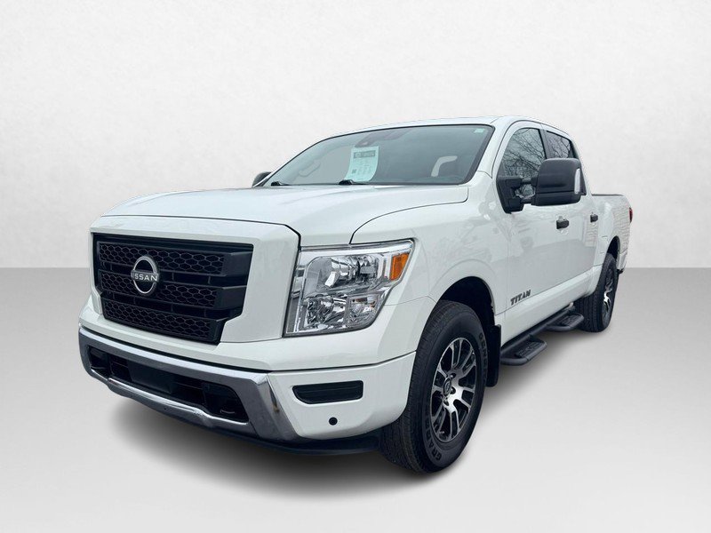 Used 2024 Nissan Titan SV w/ SV Convenience Package image 2