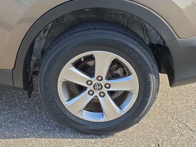 Used 2015 Toyota RAV4 XLE AWD/4WD image 5