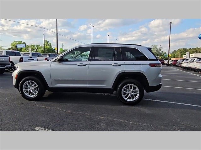 New 2025 Jeep Grand Cherokee Laredo X image 26