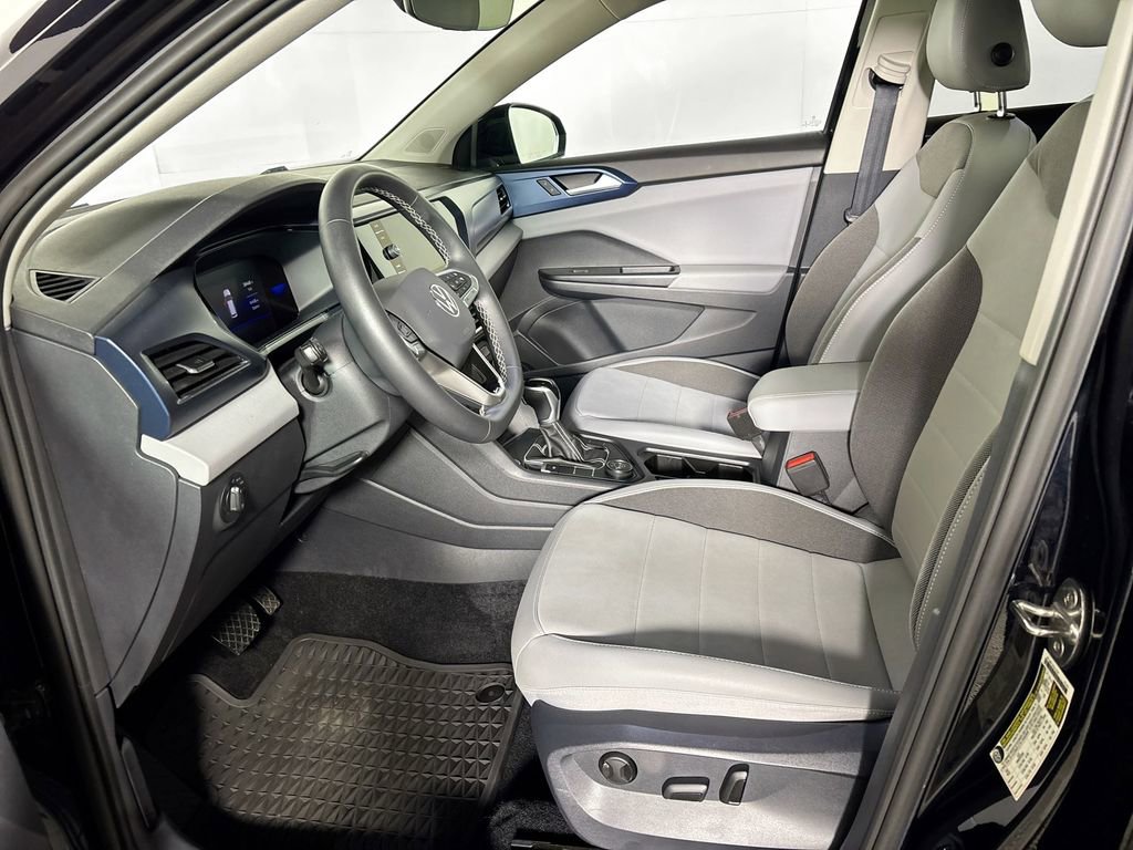 Used 2022 Volkswagen Taos SE w/ Panoramic Sunroof Package AWD/4WD image 11