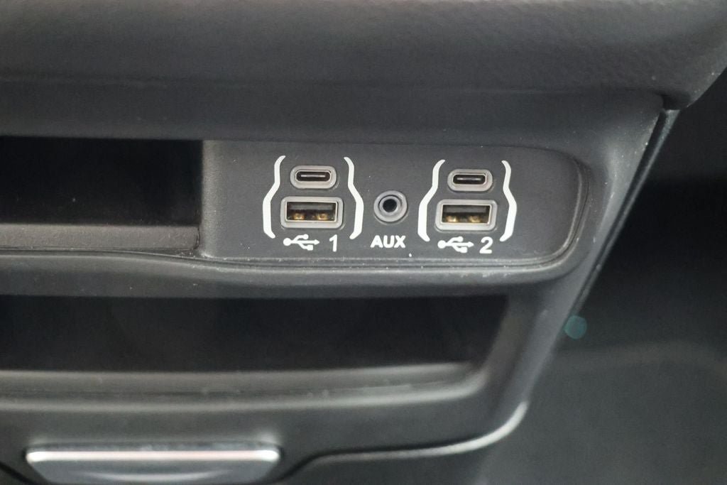 Used 2025 Chrysler Pacifica Select FWD image 23
