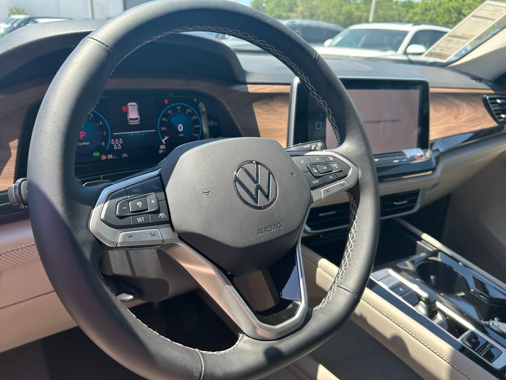 Used 2025 Volkswagen Atlas SE w/ Panoramic Sunroof Package image 45
