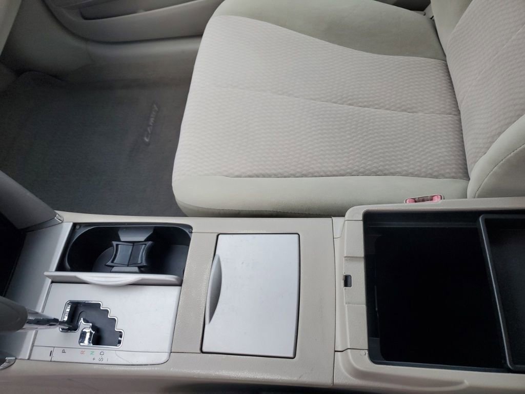 Used 2011 Toyota Camry LE image 21