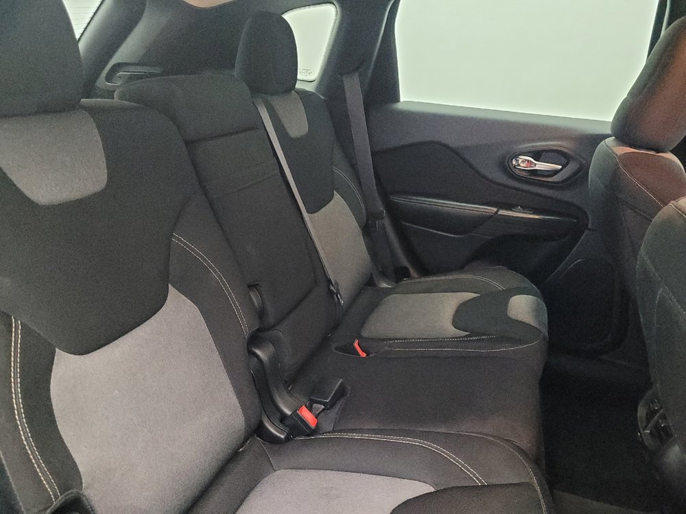 Used 2015 Jeep Cherokee Sport FWD image 19