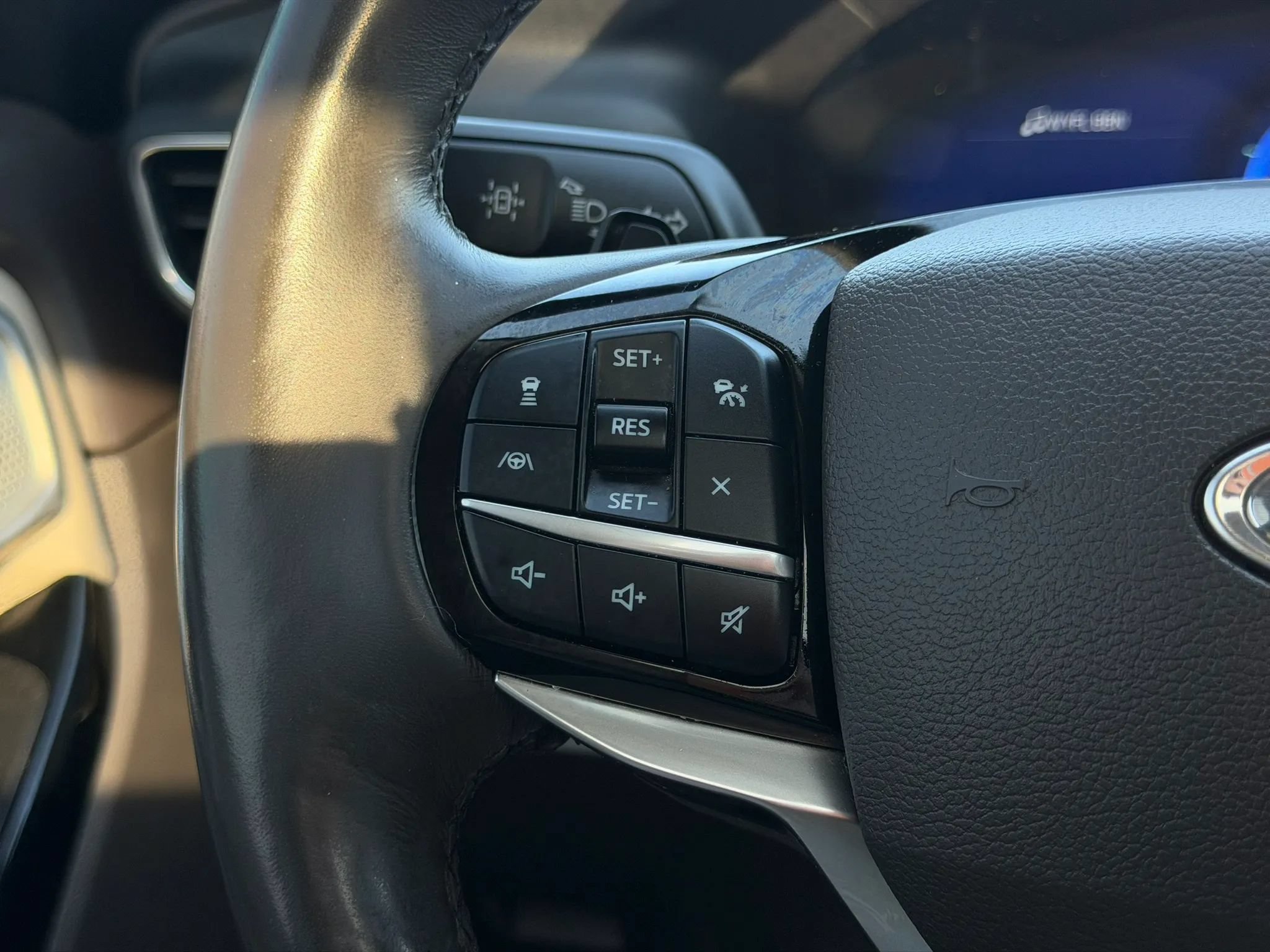 Used 2021 Ford Explorer Platinum w/ Equipment Group 601A AWD/4WD image 32