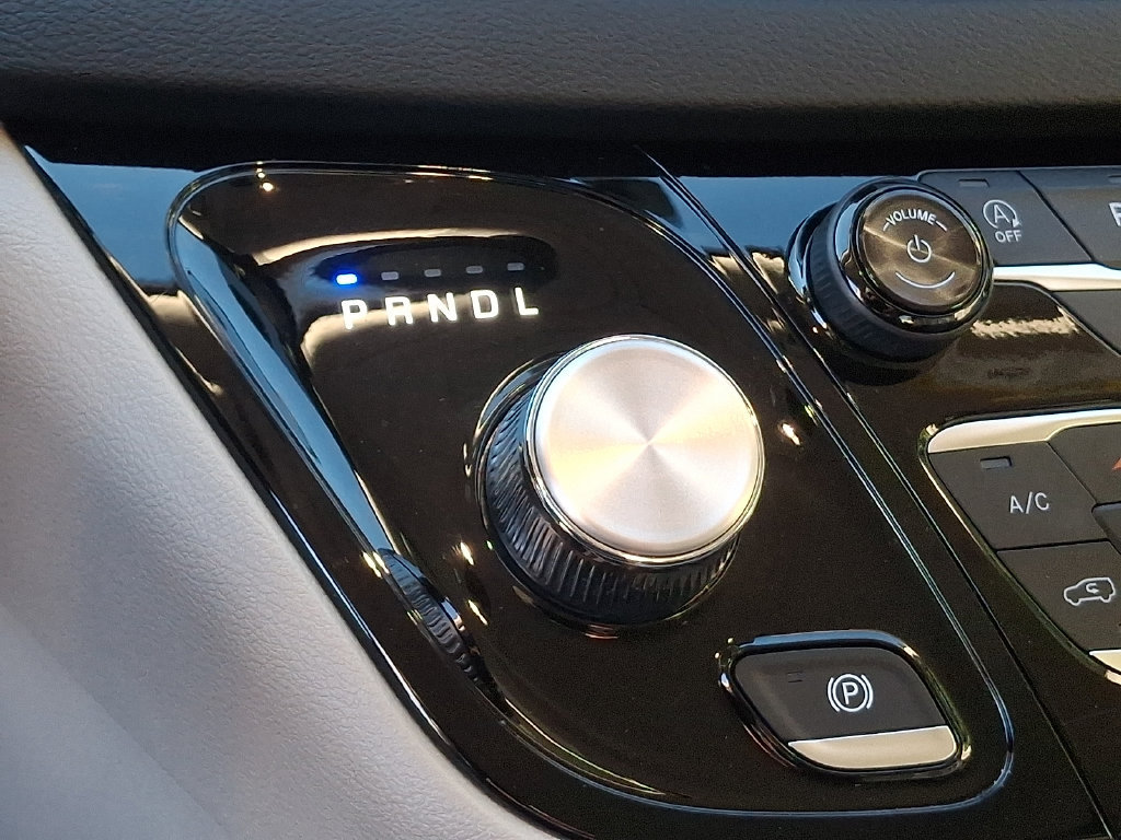 Used 2024 Chrysler Pacifica Touring-L FWD image 16