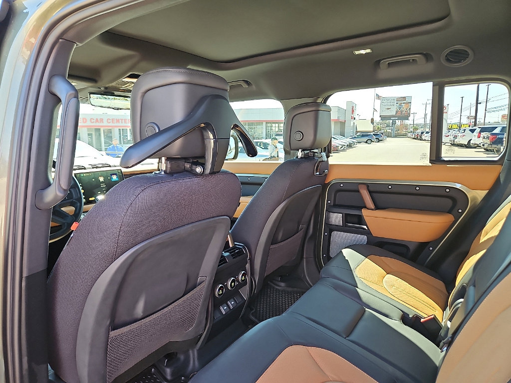 Used 2023 Land Rover Defender 130 X image 9