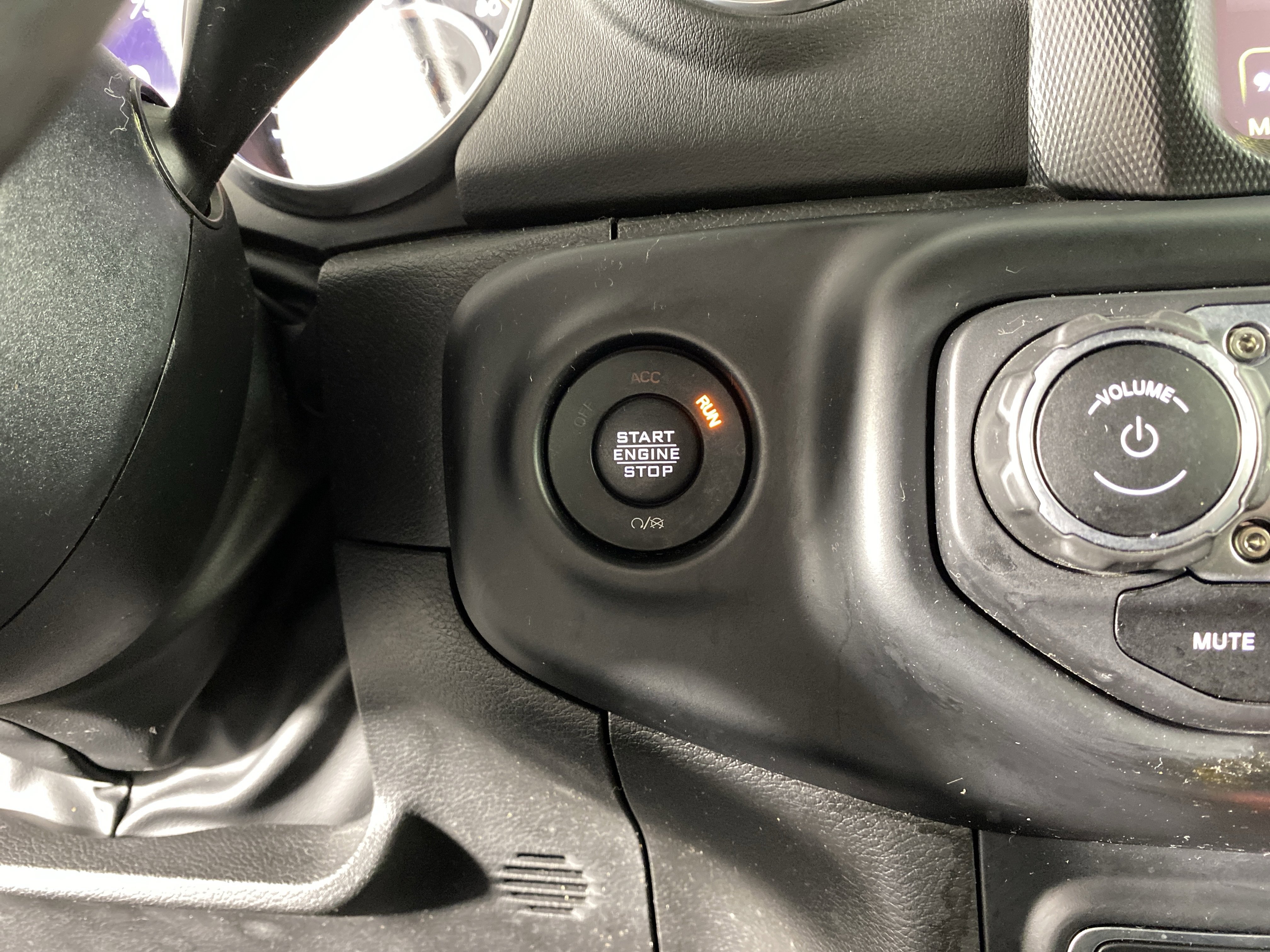 Used 2022 Jeep Wrangler Unlimited Sahara w/ Cold Weather Group image 27