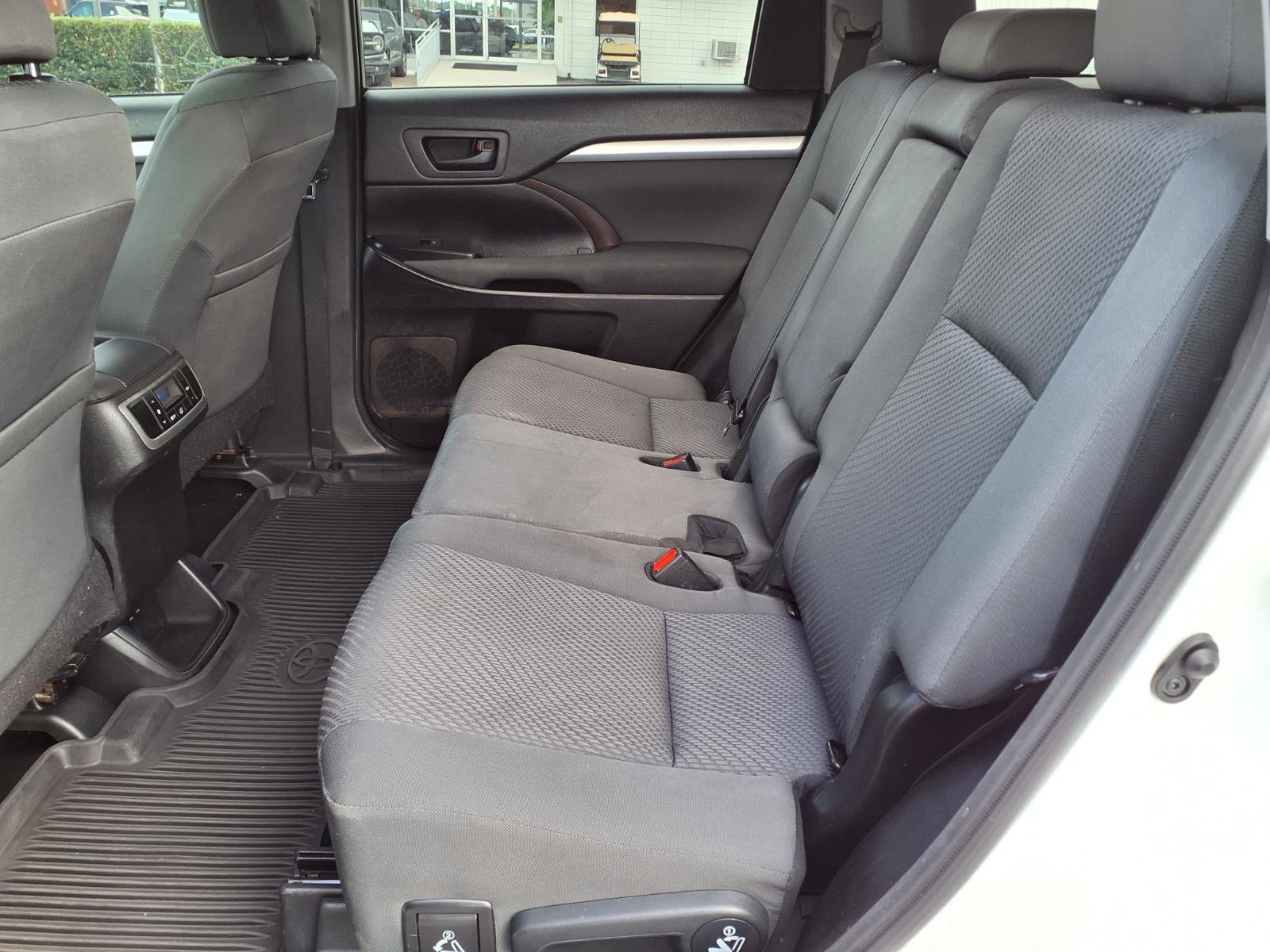 Used 2019 Toyota Highlander LE FWD image 13