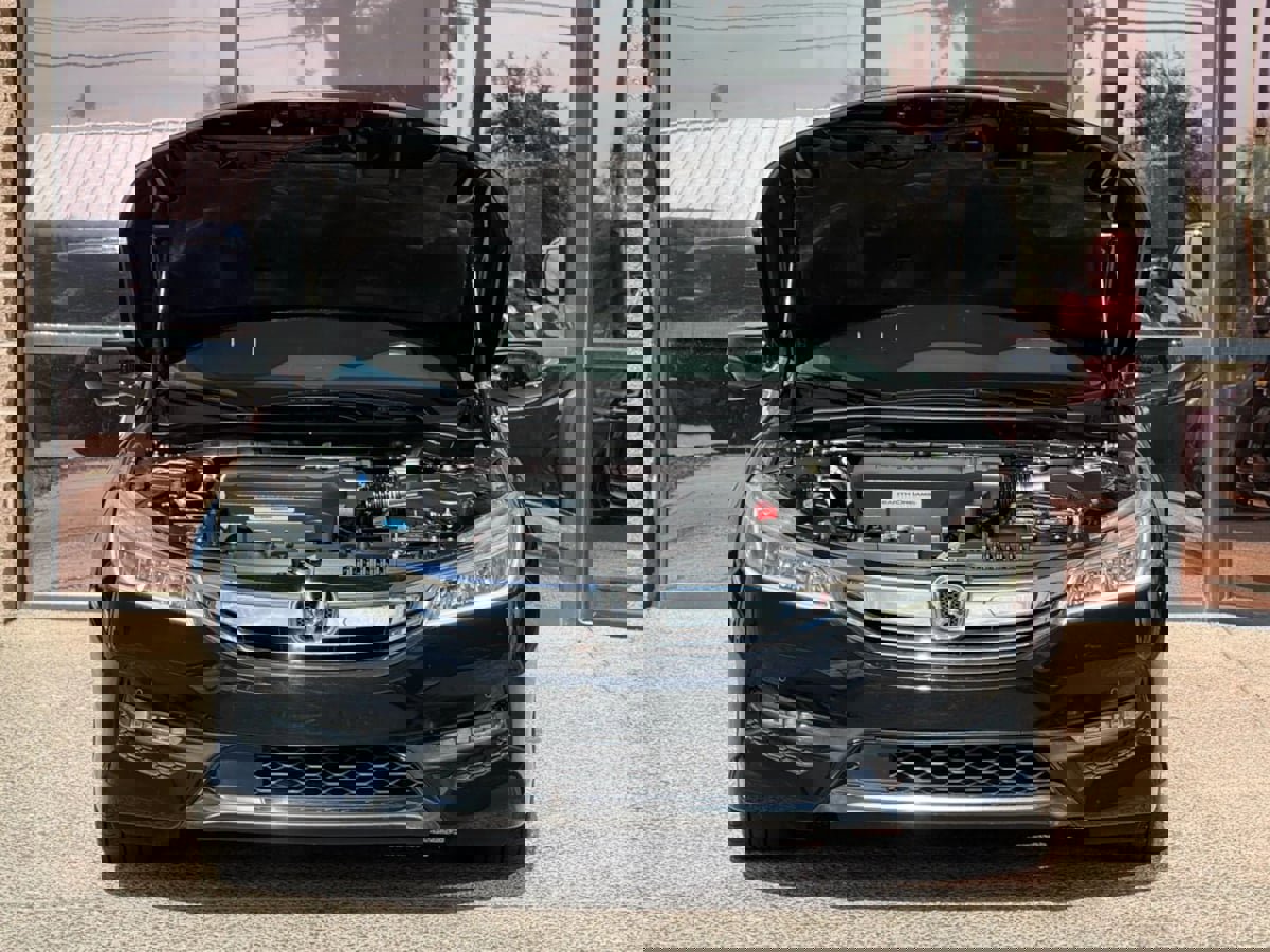 Used 2016 Honda Accord Touring image 21