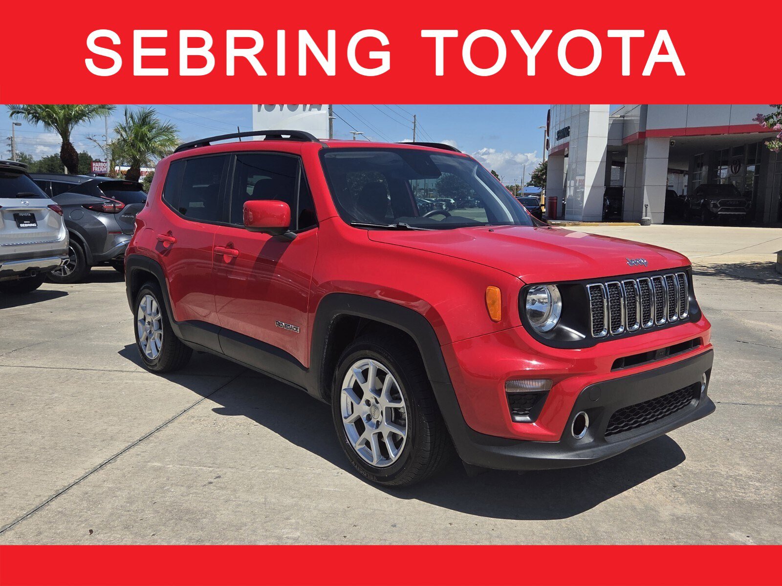 Used 2019 Jeep Renegade Latitude FWD image 1