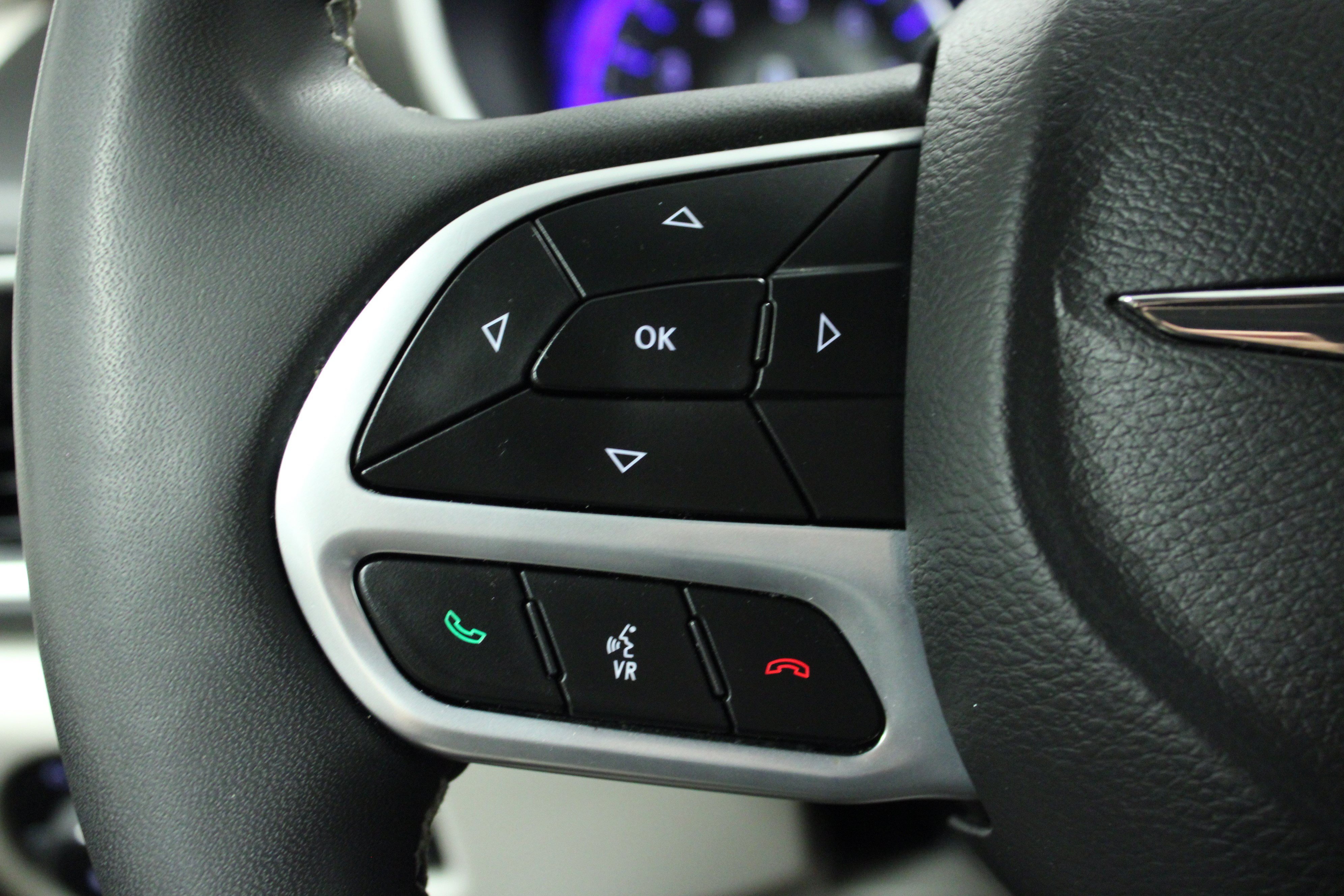 Used 2024 Chrysler Pacifica Touring-L FWD image 21