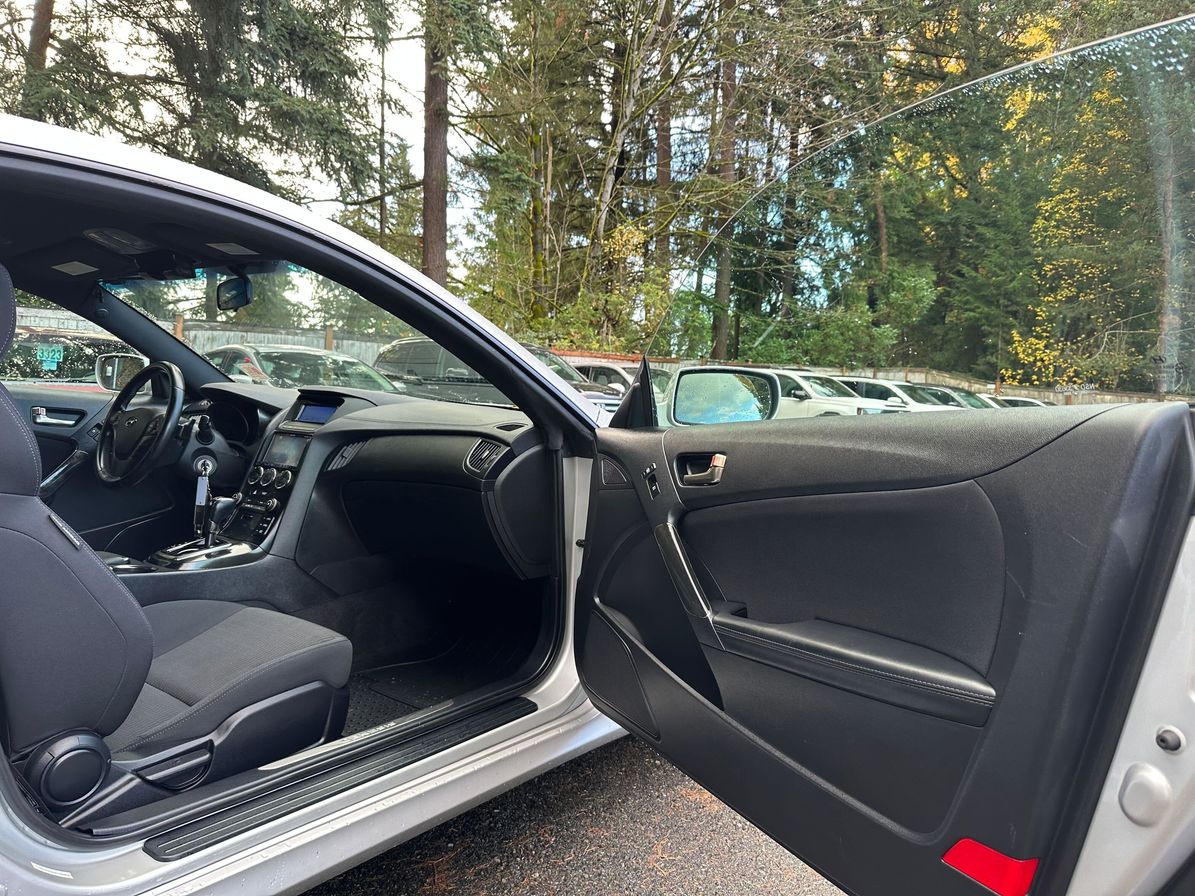 Used 2013 Hyundai Genesis 2.0T image 11